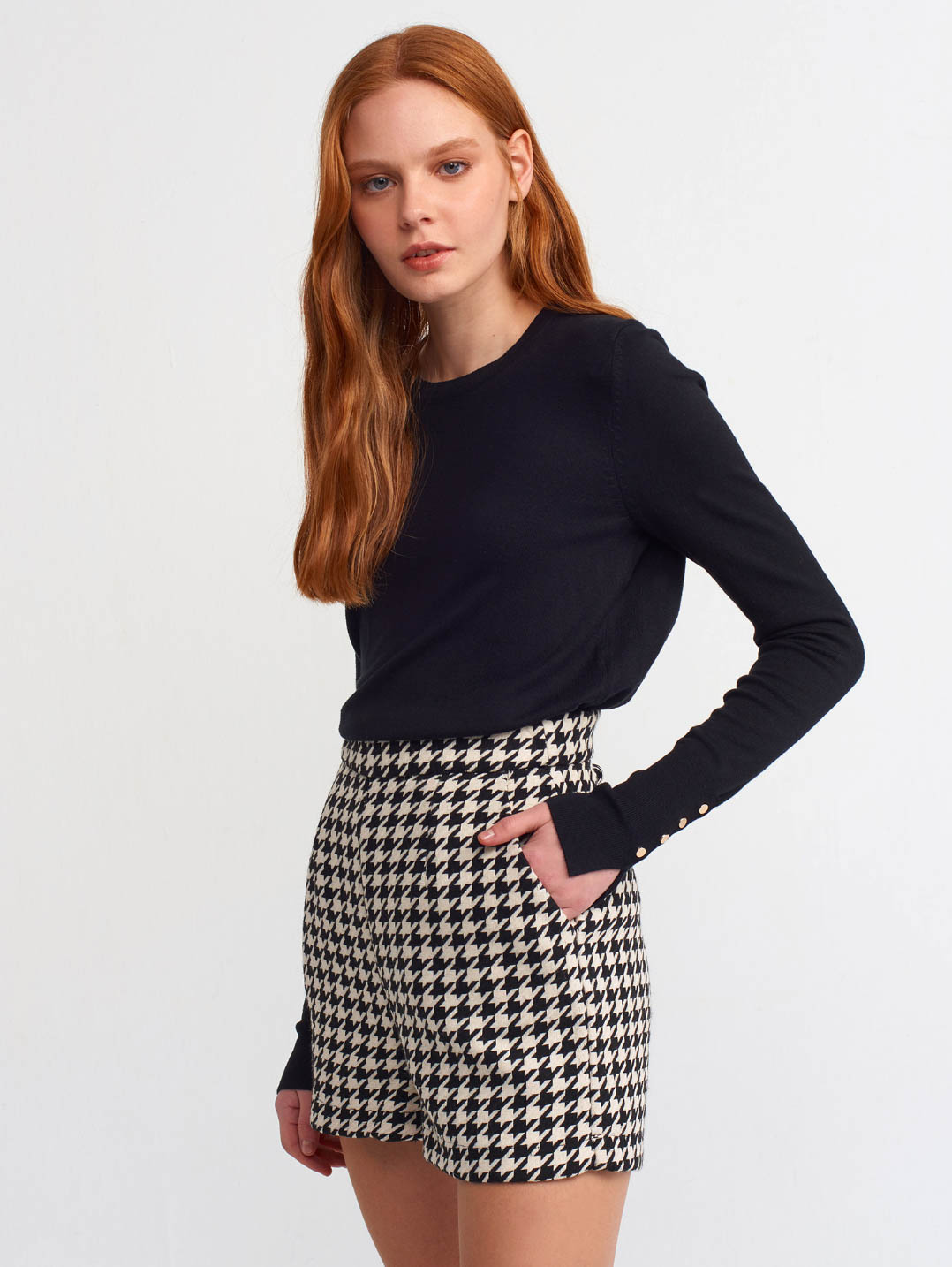 Bisiklet Yaka Kolu Gold Düğmeli Siyah Kazak