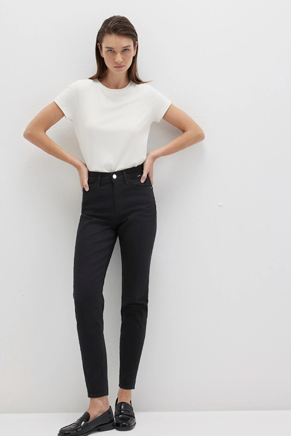 Cindy Yüksek Bel Daralan Paça Siyah Mom Jeans Pantolon
