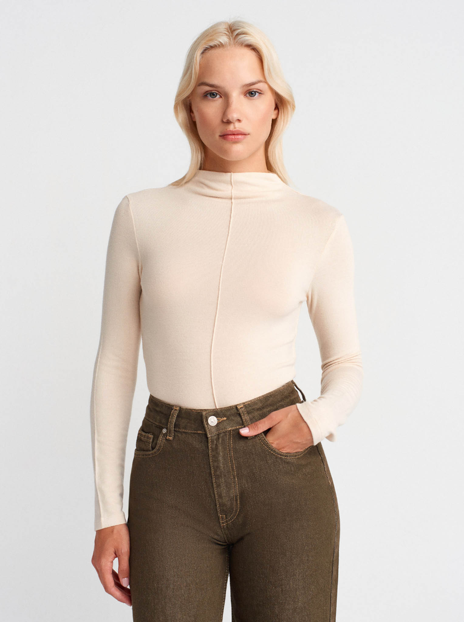 Dik Yaka Uzun Kollu Top Ekru Bluz