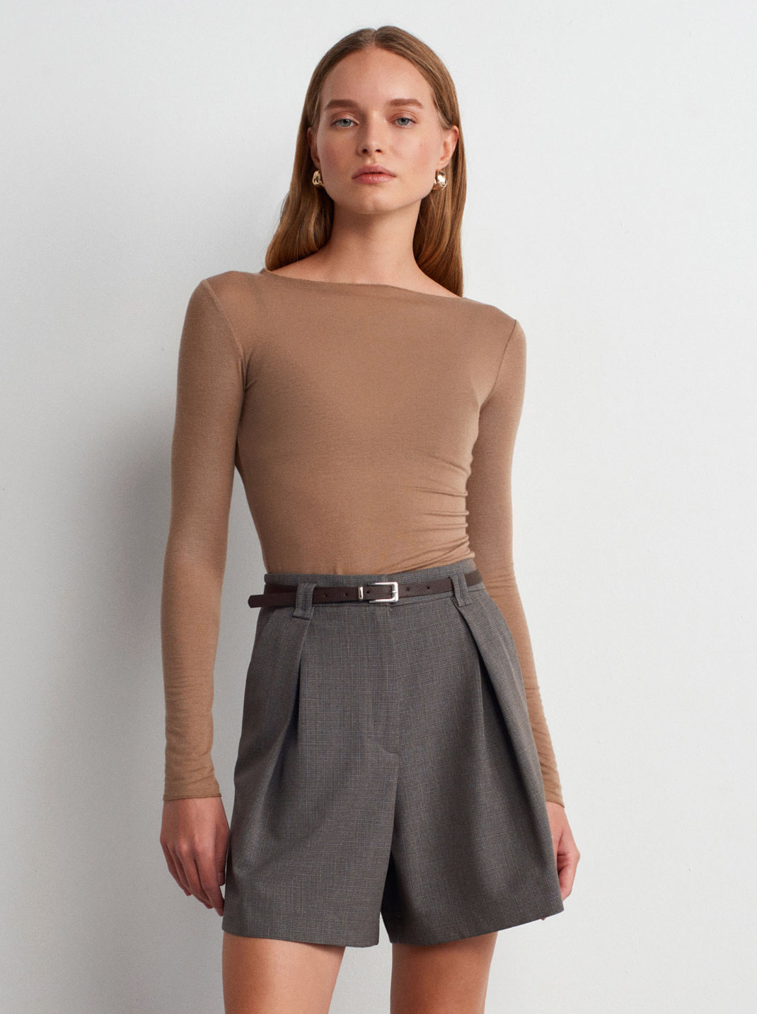 Kemerli Pensli Gri Şort