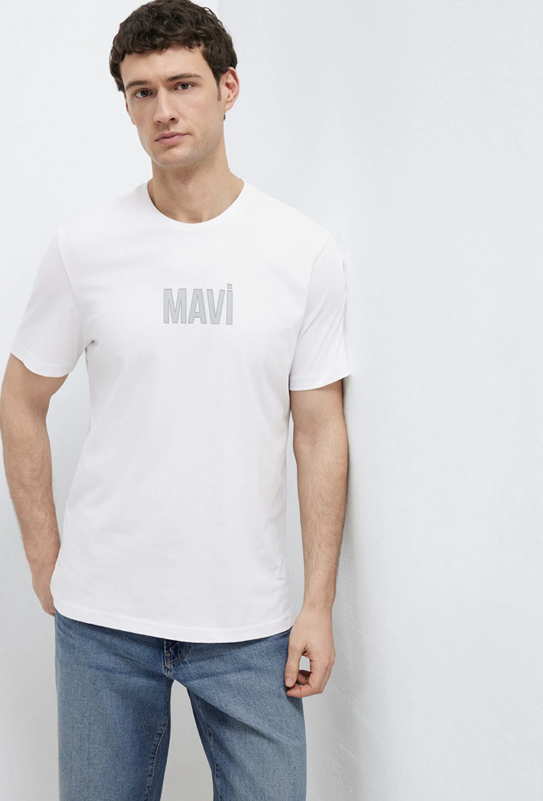 Mavi Logo Baskılı Beyaz Tişört