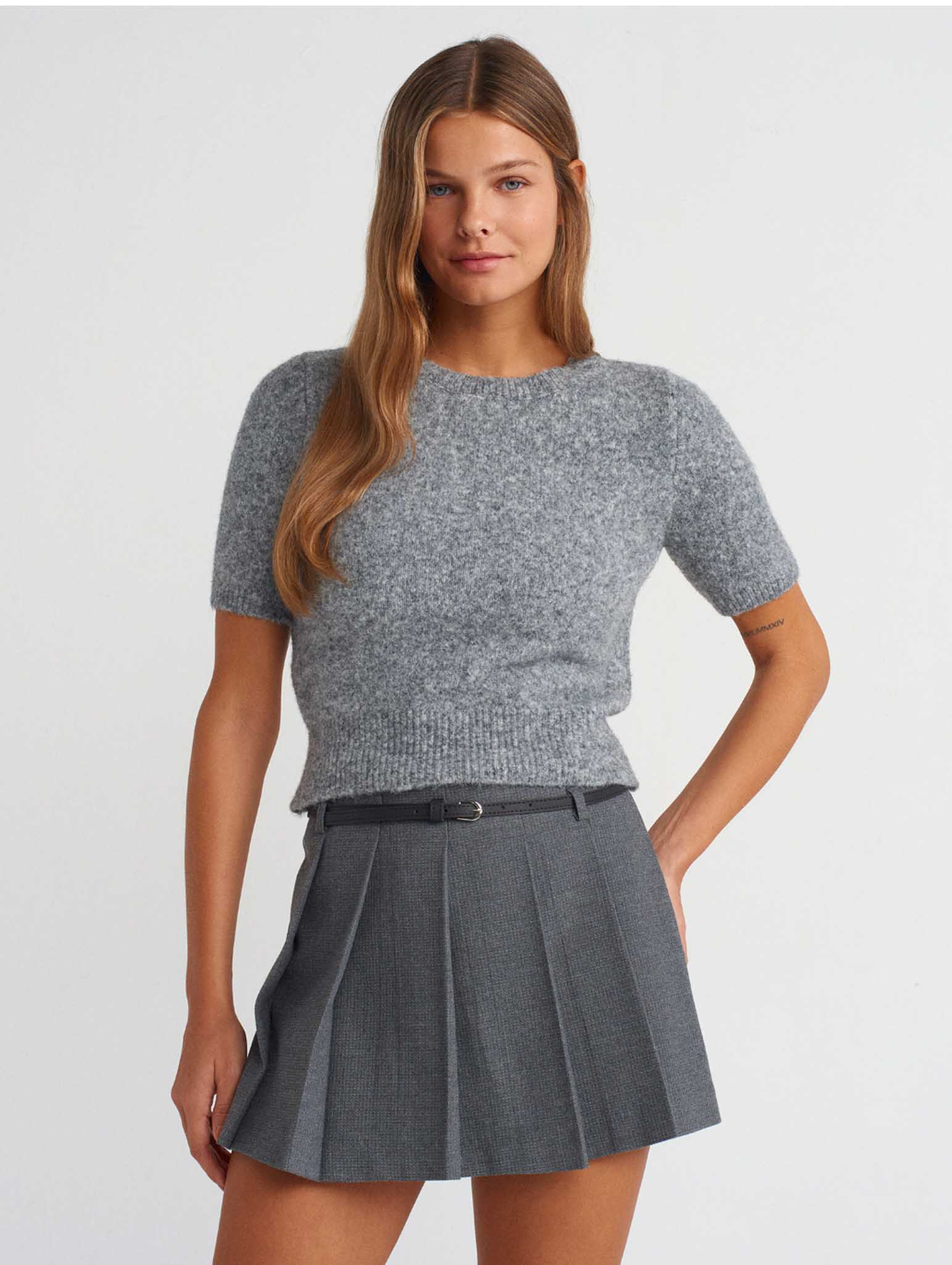 Yün Karışımlı Kısa Kol Füme Triko Crop Kazak